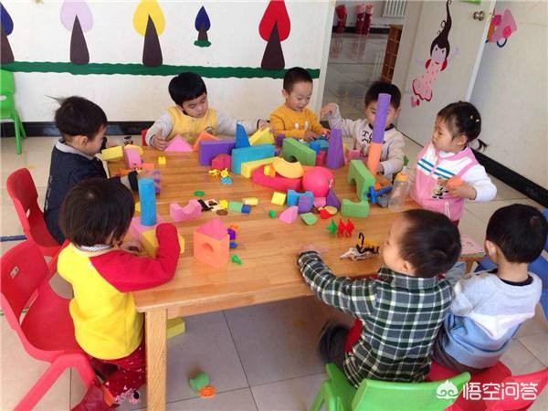 某幼儿园虐童视频流出!涉事教师已被刑拘,家长集体维权 某幼儿园虐童视频流出!涉事教师已被刑拘,家长集体维权
