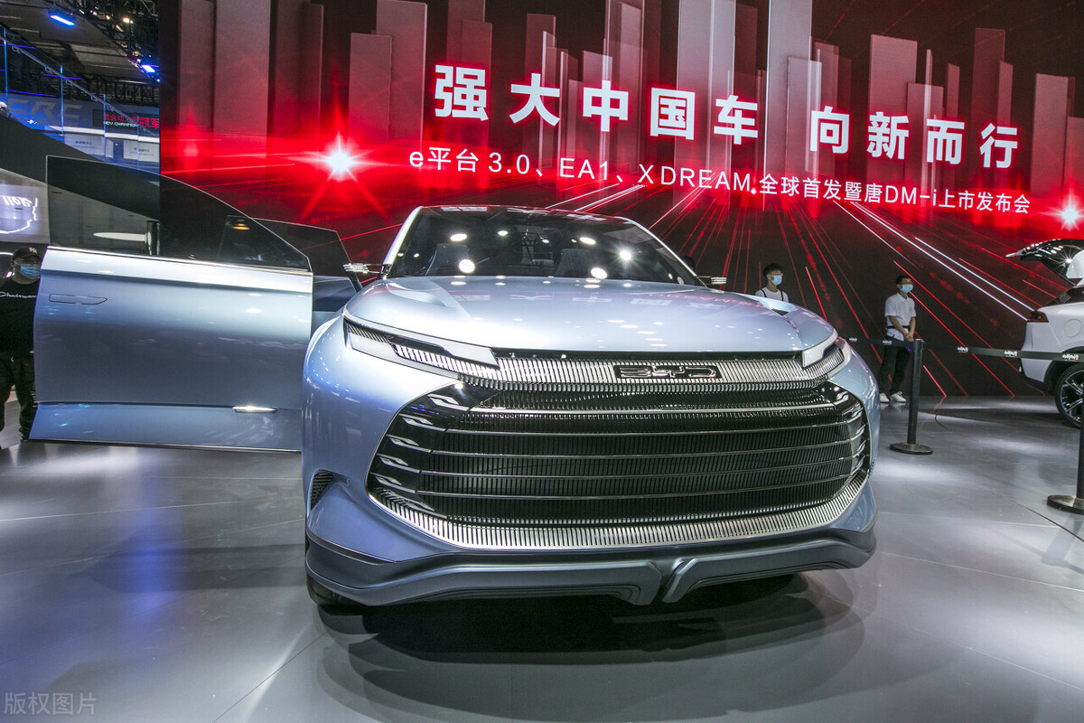 中国新能源汽车横扫欧洲!比亚迪超越大众成销量冠军 中国新能源汽车横扫欧洲!比亚迪超越大众成销量冠军